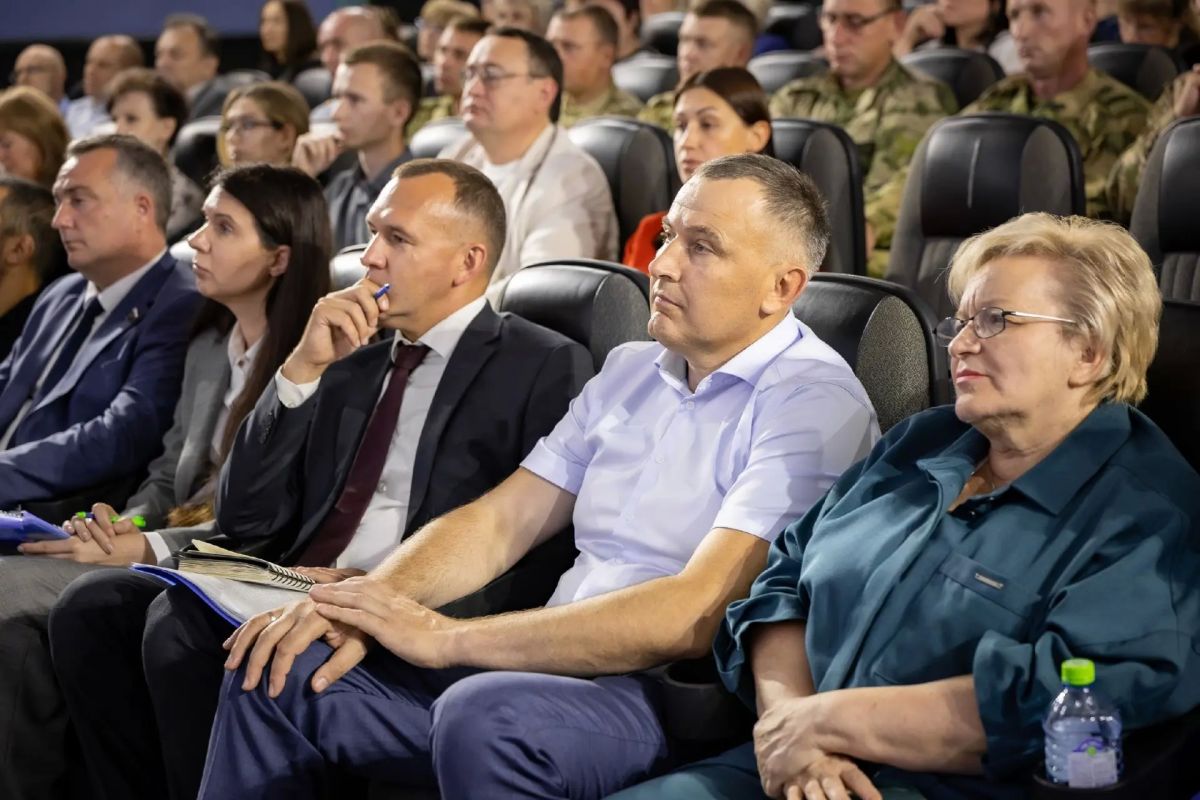 Губернатор провел встречу с активом Железнодорожного округа Губернатор провел встречу с активом Железнодорожного округа