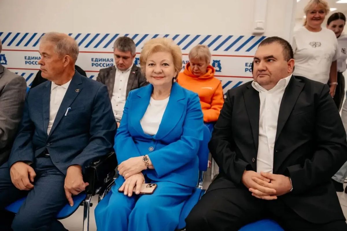 Александр Хинштейн: единство позволяет нам быть вместе, держаться плечом к плечу Александр Хинштейн: единство позволяет нам быть вместе, держаться плечом к плечу