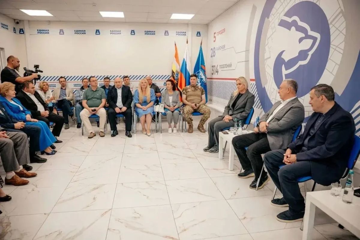 Александр Хинштейн: единство позволяет нам быть вместе, держаться плечом к плечу Александр Хинштейн: единство позволяет нам быть вместе, держаться плечом к плечу