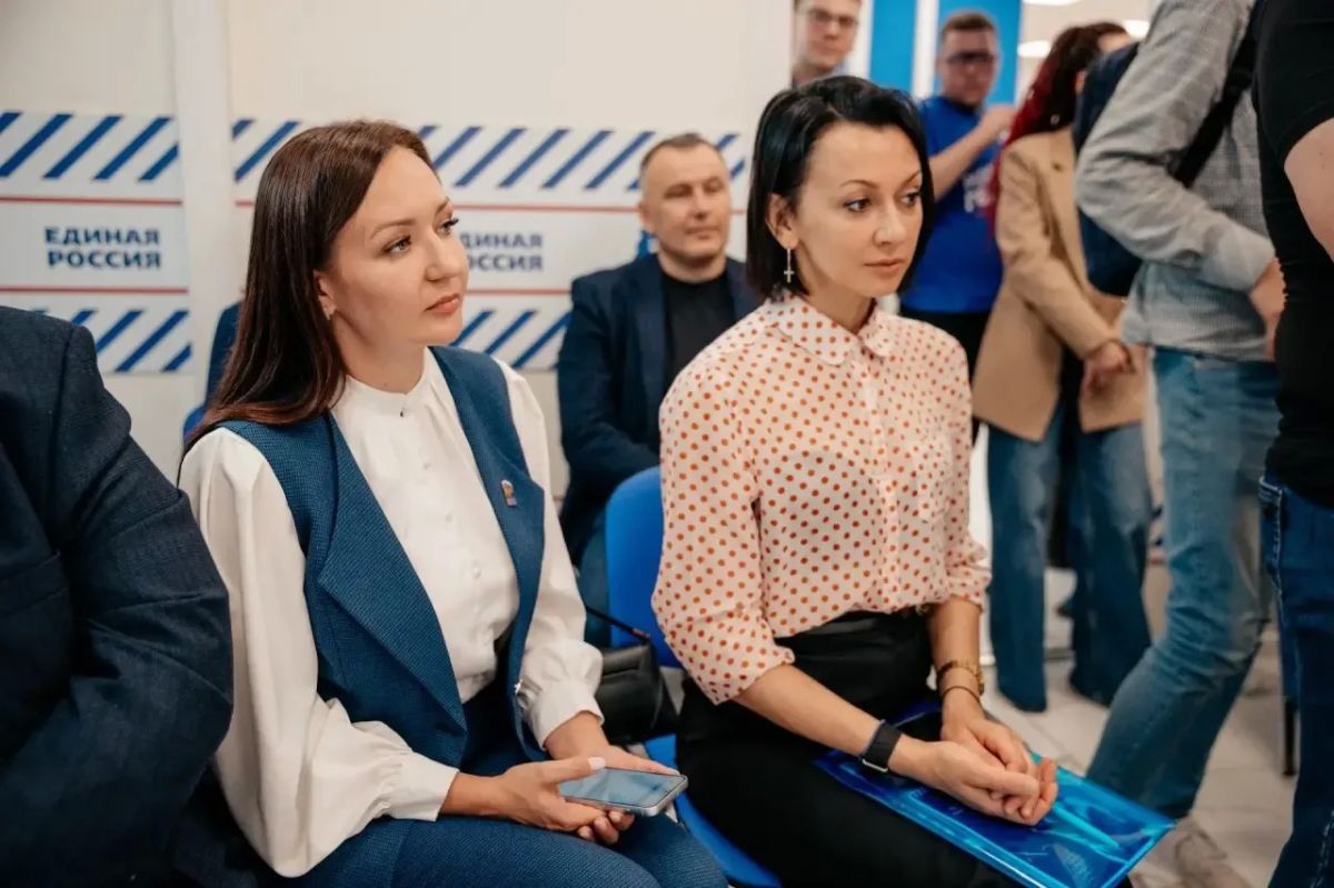 Александр Хинштейн: единство позволяет нам быть вместе, держаться плечом к плечу Александр Хинштейн: единство позволяет нам быть вместе, держаться плечом к плечу