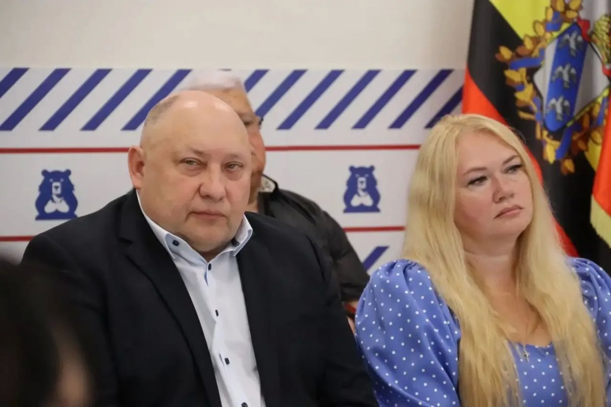 Александр Хинштейн: единство позволяет нам быть вместе, держаться плечом к плечу Александр Хинштейн: единство позволяет нам быть вместе, держаться плечом к плечу