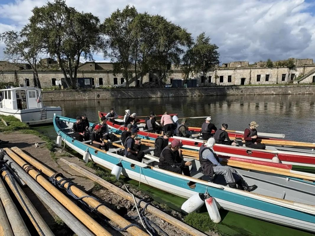 Курские кадеты участвуют в морских сборах в Кронштадте Курские кадеты участвуют в морских сборах в Кронштадте