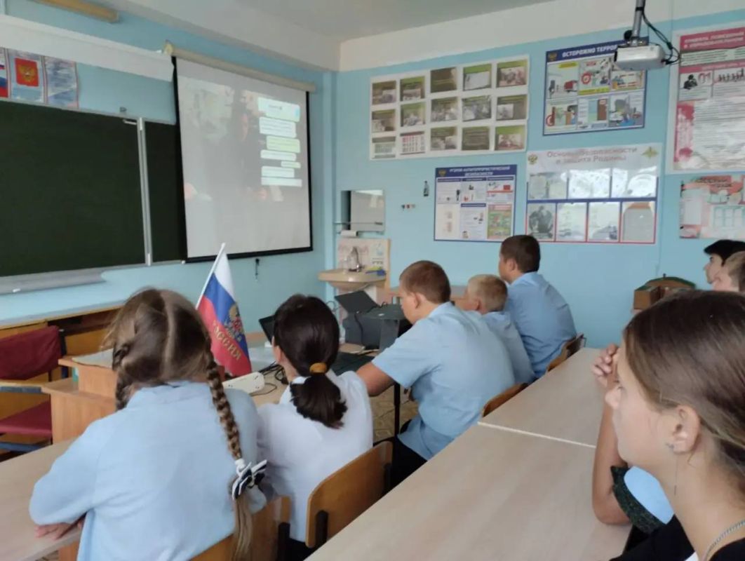 В Черемисиновском районе представитель прокуратуры провел профилактическое мероприятие со школьниками В Черемисиновском районе представитель прокуратуры провел профилактическое мероприятие со школьниками