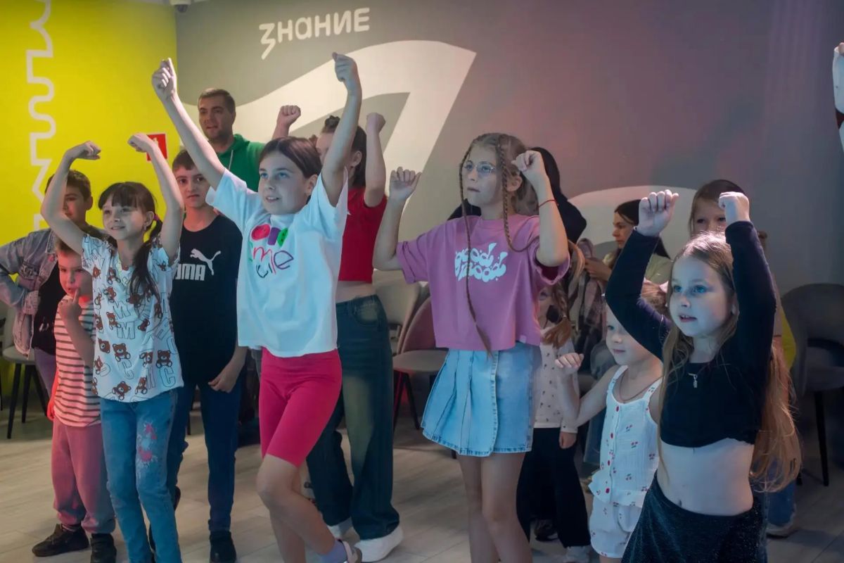 Шоу мыльных пузырей и серебряных лент: вчера прошло очередное веселое мероприятие «Клуба выходного дня» Шоу мыльных пузырей и серебряных лент: вчера прошло очередное веселое мероприятие «Клуба выходного дня»
