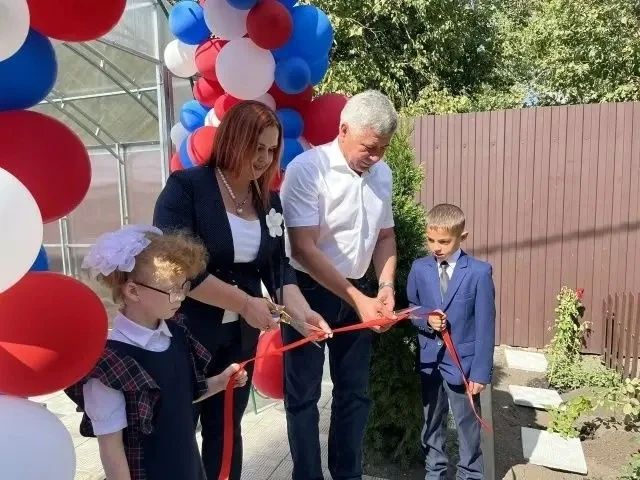 В Курской области в Обоянской школе-интернате открыли теплицу В Курской области в Обоянской школе-интернате открыли теплицу
