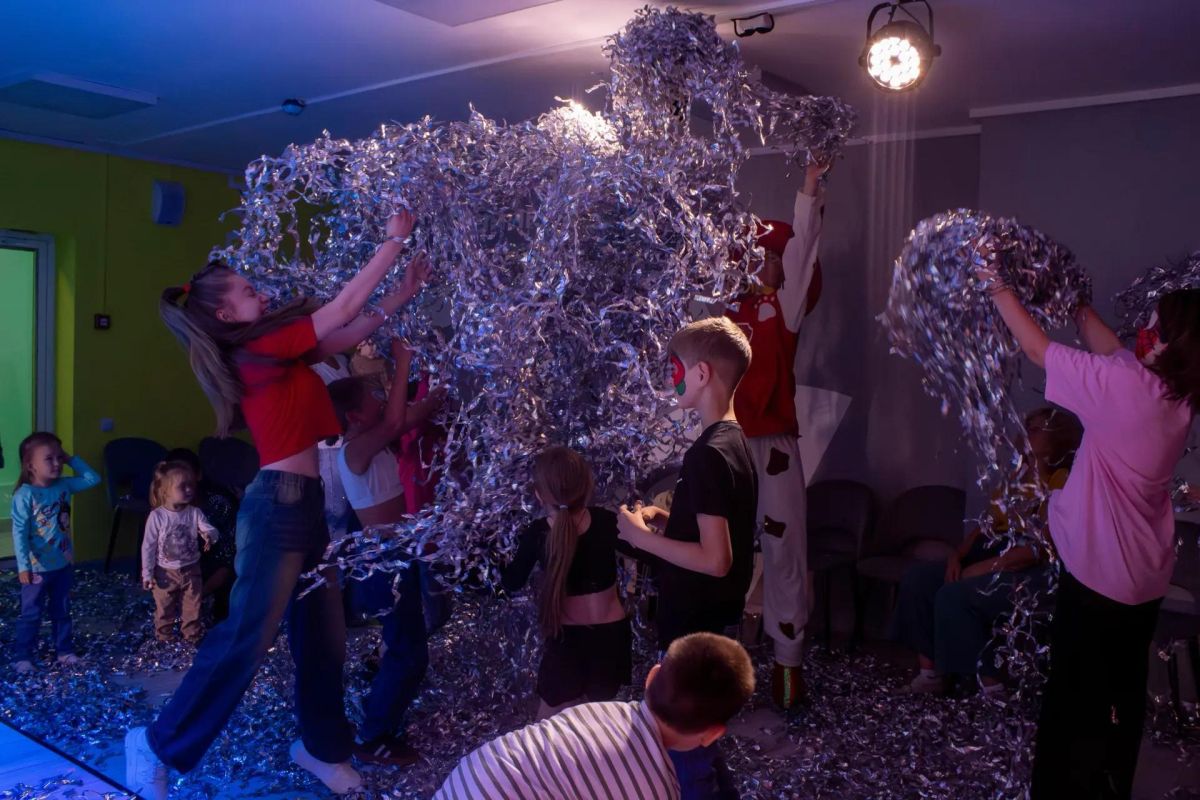 Шоу мыльных пузырей и серебряных лент: вчера прошло очередное веселое мероприятие «Клуба выходного дня» Шоу мыльных пузырей и серебряных лент: вчера прошло очередное веселое мероприятие «Клуба выходного дня»