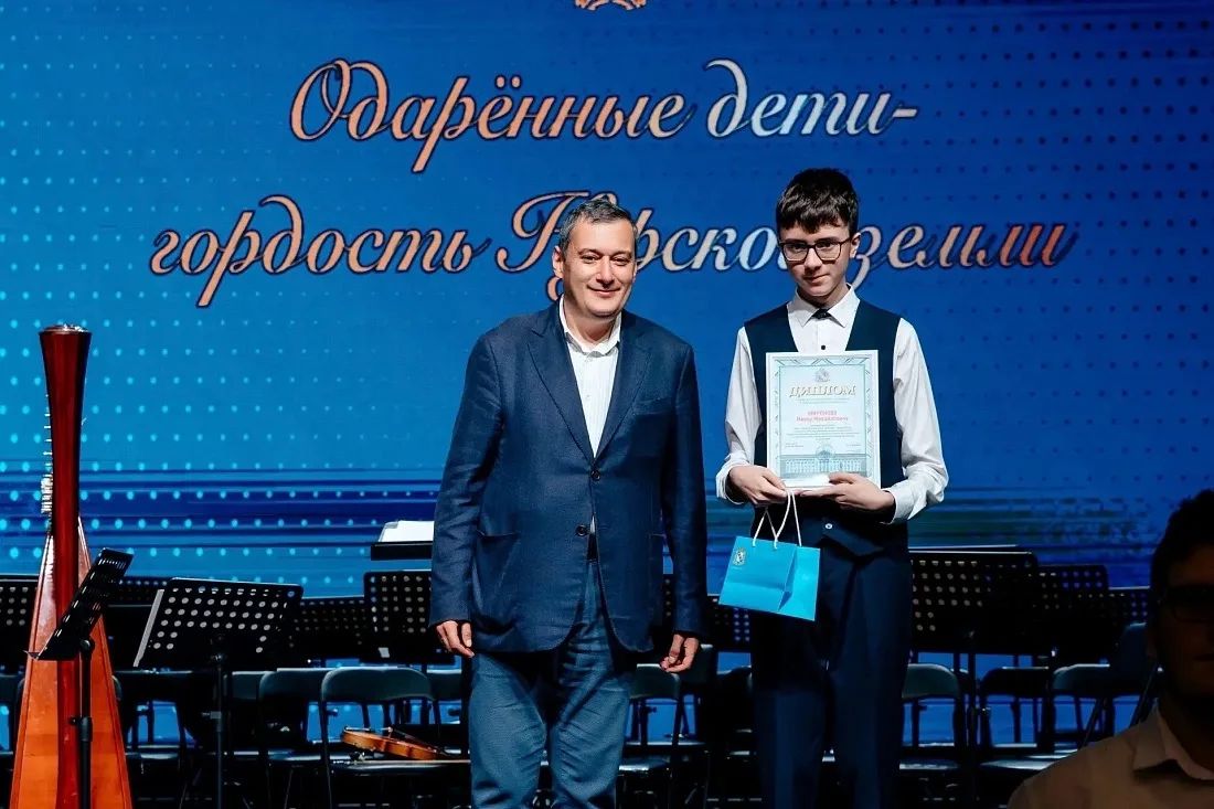 В Курске наградили одаренных школьников В Курске наградили одаренных школьников