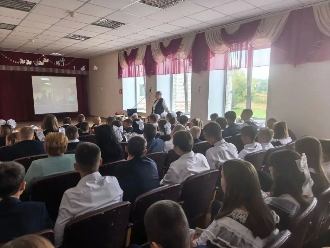 В Черемисиновском районе представитель прокуратуры провел профилактическое мероприятие со школьниками В Черемисиновском районе представитель прокуратуры провел профилактическое мероприятие со школьниками