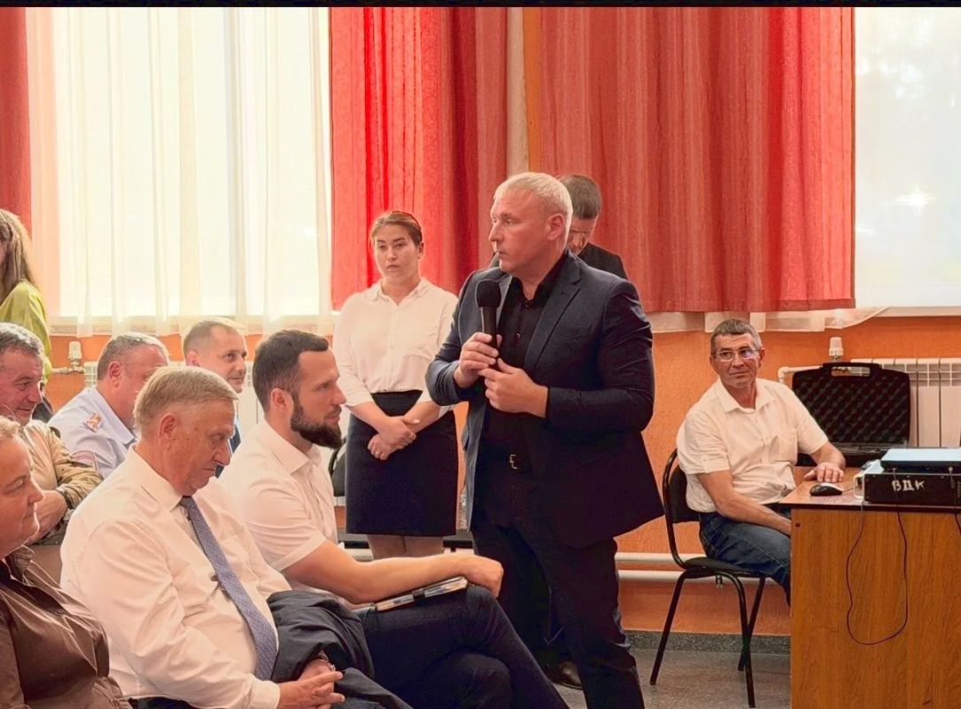 Заместитель председателя Курской областной Думы Александр Кичигин вместе с коллегами по законодательной деятельности Алексеем Золотаревым и Алексеем Земцовым принял участие в рабочей поездке губернатора Александра Хинштейна... Заместитель председателя Курской областной Думы Александр Кичигин вместе с коллегами по законодательной деятельности Алексеем Золотаревым и Алексеем Земцовым принял участие в рабочей поездке губернатора Александра Хинштейна...