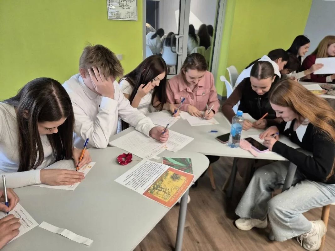 В «Гелиосе» провели интеллектуальную игру «Пиши грамотно, говори красиво» В «Гелиосе» провели интеллектуальную игру «Пиши грамотно, говори красиво»