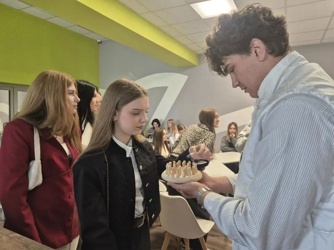 В «Гелиосе» провели интеллектуальную игру «Пиши грамотно, говори красиво» В «Гелиосе» провели интеллектуальную игру «Пиши грамотно, говори красиво»