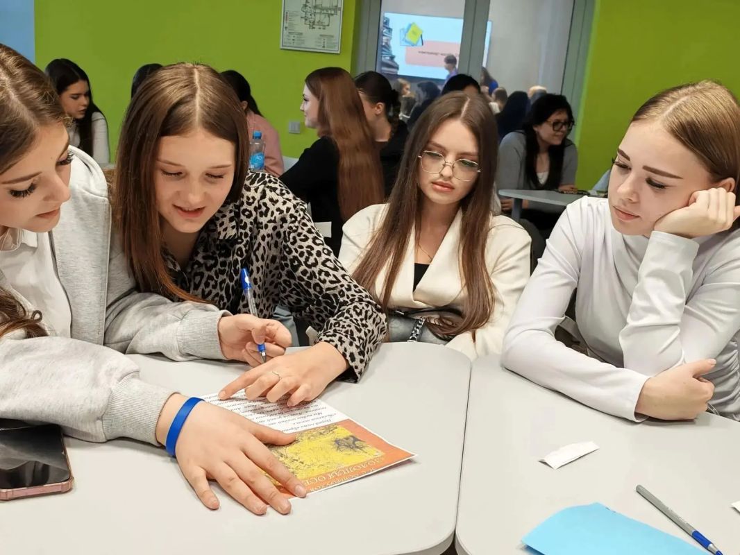 В «Гелиосе» провели интеллектуальную игру «Пиши грамотно, говори красиво» В «Гелиосе» провели интеллектуальную игру «Пиши грамотно, говори красиво»
