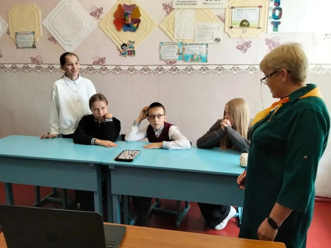 В преддверии Международного дня распространения грамотности (8 сентября) и Дня языков народов России в Нижнереутской школе состоялся важный разговор о силе родного слова! В преддверии Международного дня распространения грамотности (8 сентября) и Дня языков народов России в Нижнереутской школе состоялся важный разговор о силе родного слова!