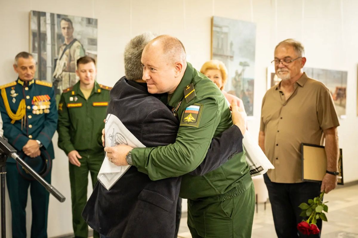 В Курске открылась персональная выставка художественных работ «Родина и её герои прошлого и настоящего» участника СВО В Курске открылась персональная выставка художественных работ «Родина и её герои прошлого и настоящего» участника СВО