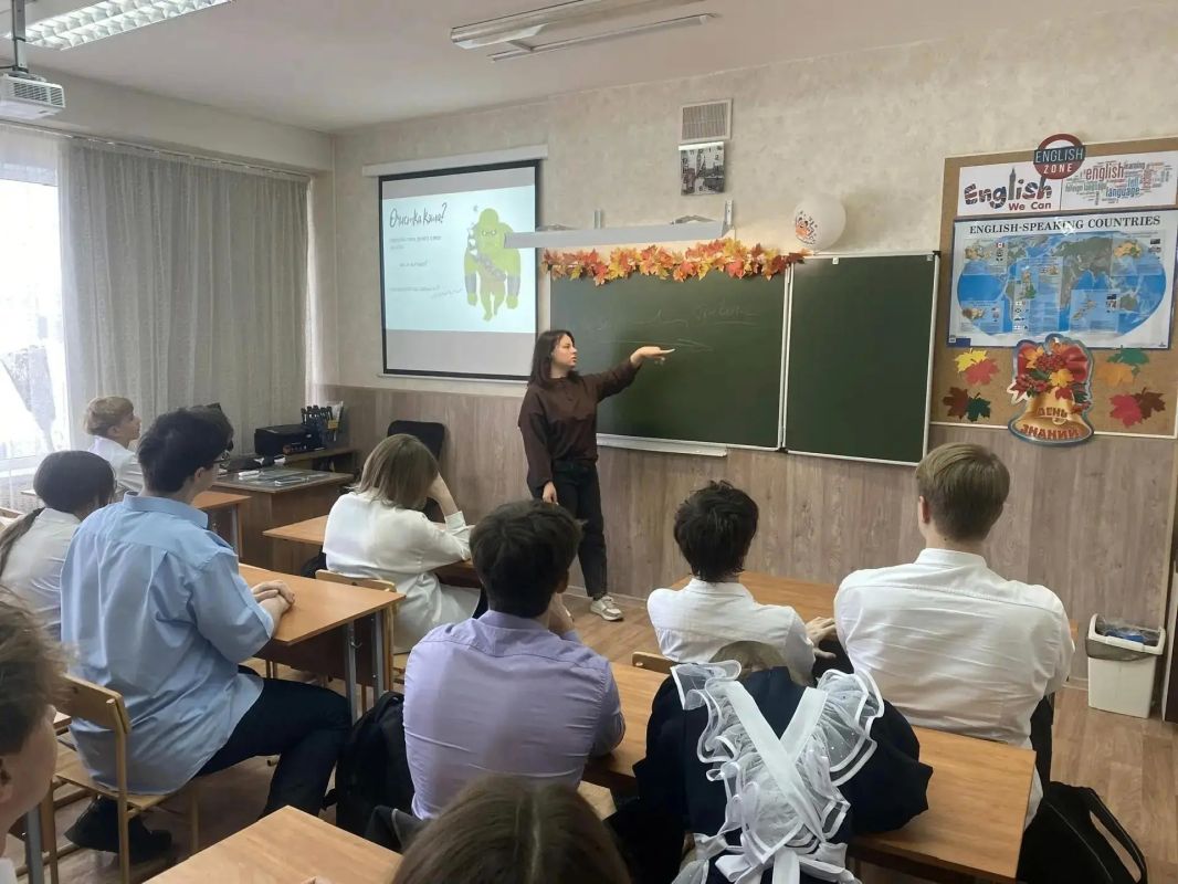 Специалисты молодёжного центра «Спектр» поговорили со старшеклассниками о тревожности Специалисты молодёжного центра «Спектр» поговорили со старшеклассниками о тревожности