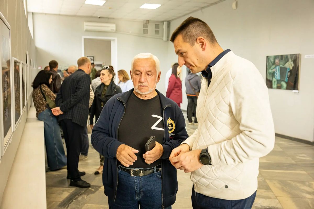 В Курске открылась персональная выставка художественных работ «Родина и её герои прошлого и настоящего» участника СВО В Курске открылась персональная выставка художественных работ «Родина и её герои прошлого и настоящего» участника СВО