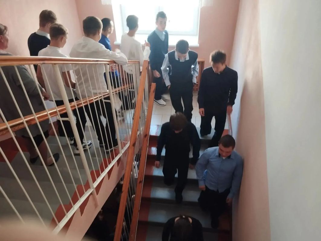 Тренировочная эвакуация в Бесединской СОШ Курского района Тренировочная эвакуация в Бесединской СОШ Курского района