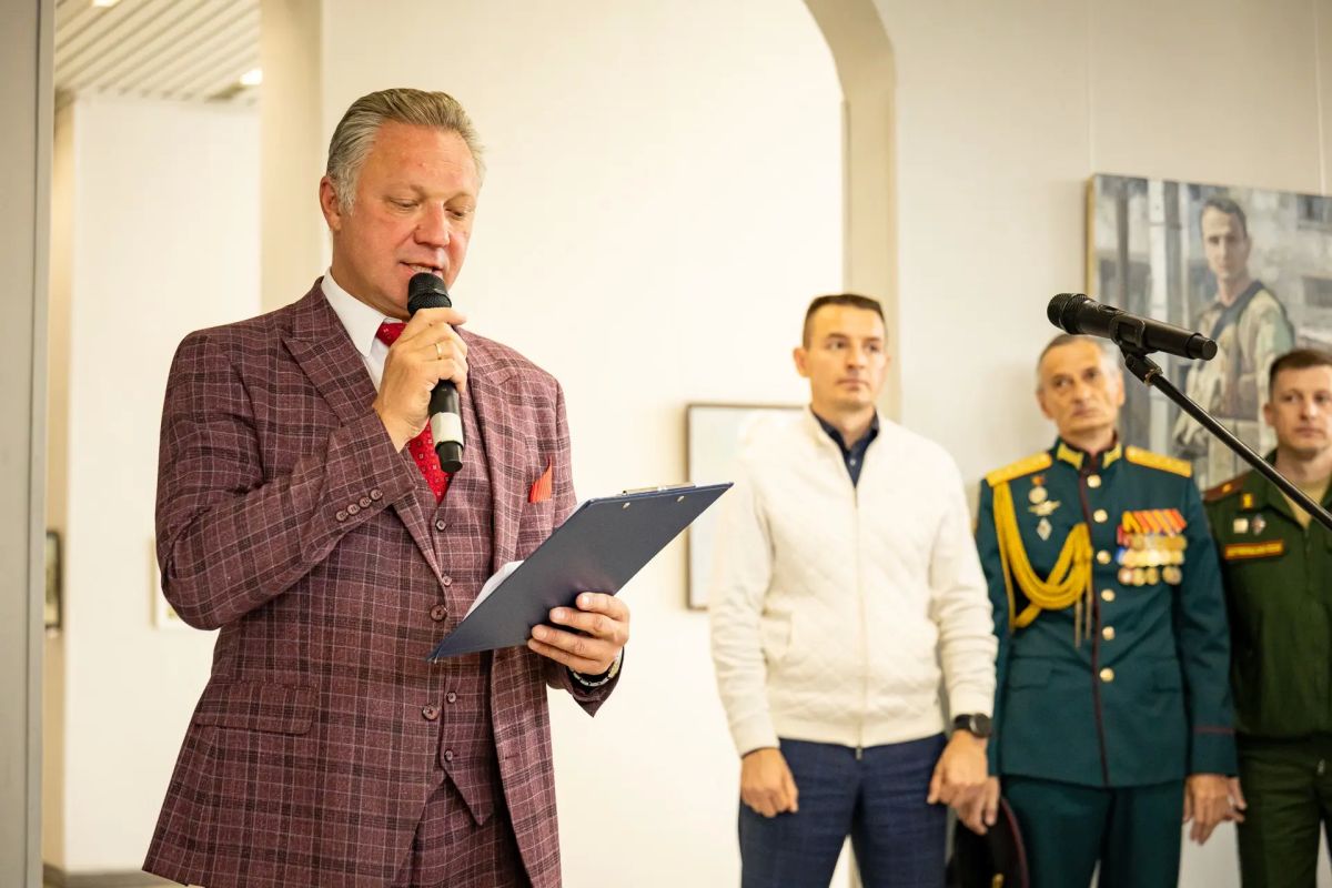 В Курске открылась персональная выставка художественных работ «Родина и её герои прошлого и настоящего» участника СВО В Курске открылась персональная выставка художественных работ «Родина и её герои прошлого и настоящего» участника СВО