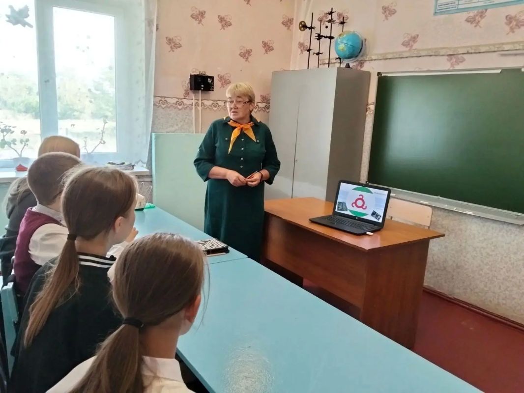 В преддверии Международного дня распространения грамотности (8 сентября) и Дня языков народов России в Нижнереутской школе состоялся важный разговор о силе родного слова! В преддверии Международного дня распространения грамотности (8 сентября) и Дня языков народов России в Нижнереутской школе состоялся важный разговор о силе родного слова!