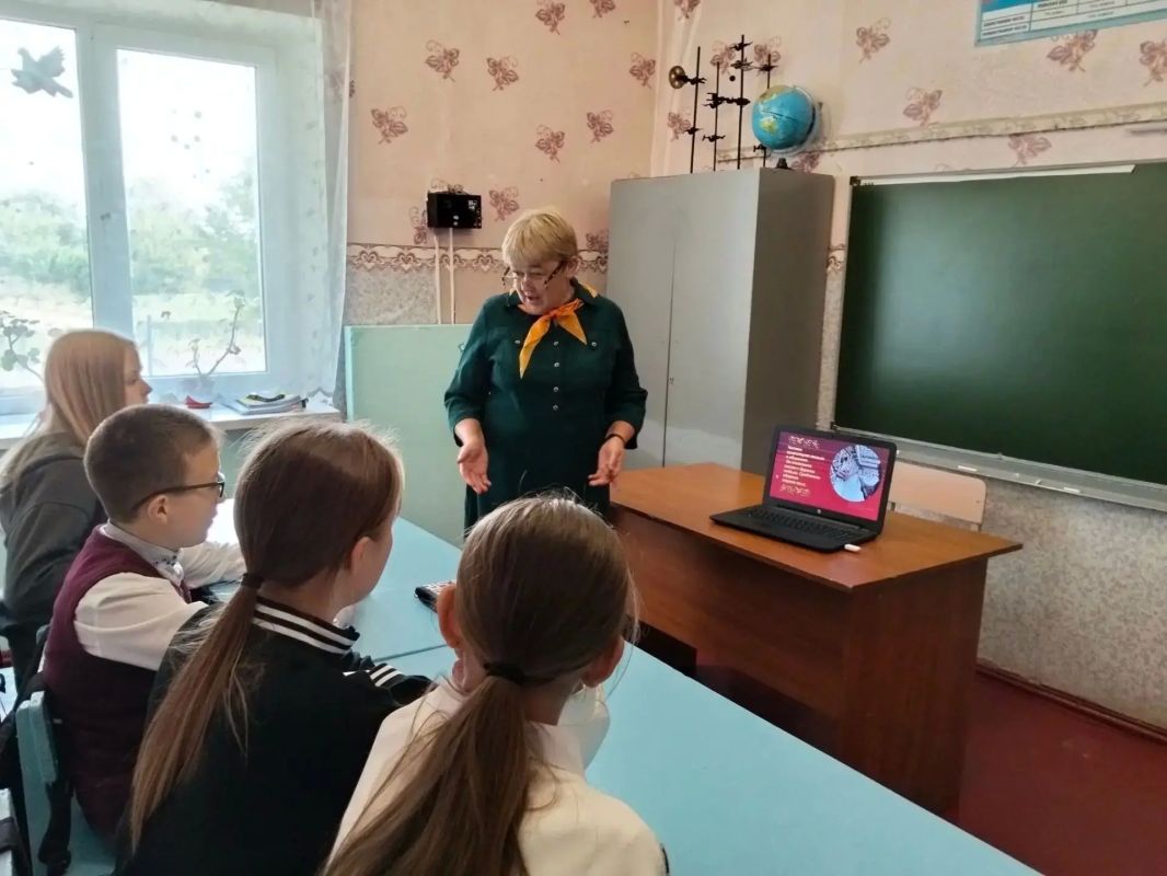 В преддверии Международного дня распространения грамотности (8 сентября) и Дня языков народов России в Нижнереутской школе состоялся важный разговор о силе родного слова! В преддверии Международного дня распространения грамотности (8 сентября) и Дня языков народов России в Нижнереутской школе состоялся важный разговор о силе родного слова!