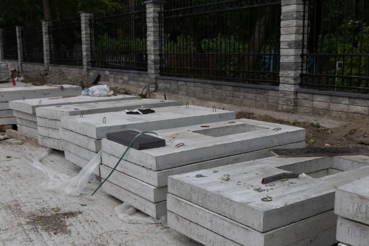 В Курске на мемориале Памяти Павших в годы Великой Отечественной войны продолжаются работы на офицерском кладбище В Курске на мемориале Памяти Павших в годы Великой Отечественной войны продолжаются работы на офицерском кладбище