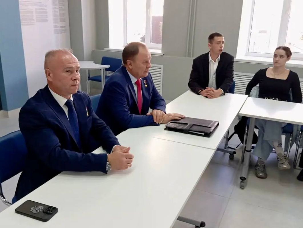 Герои России Сергей Липовой и Александр Головашкин встретились с курскими студентами Герои России Сергей Липовой и Александр Головашкин встретились с курскими студентами