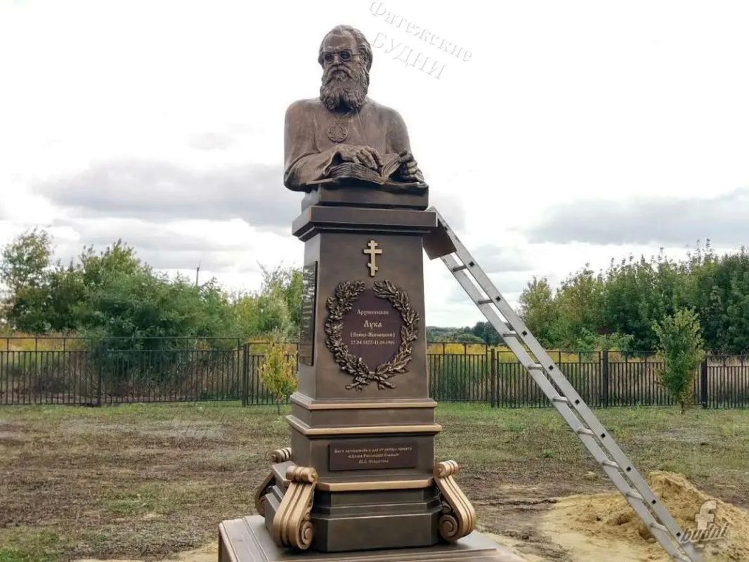 В сентябре этого года исполняется 10 лет со дня открытия нового здания Фатежской районной больницы имени Валентина Феликсовича Войно-Ясенецкого, Святого Луки В сентябре этого года исполняется 10 лет со дня открытия нового здания Фатежской районной больницы имени Валентина Феликсовича Войно-Ясенецкого, Святого Луки