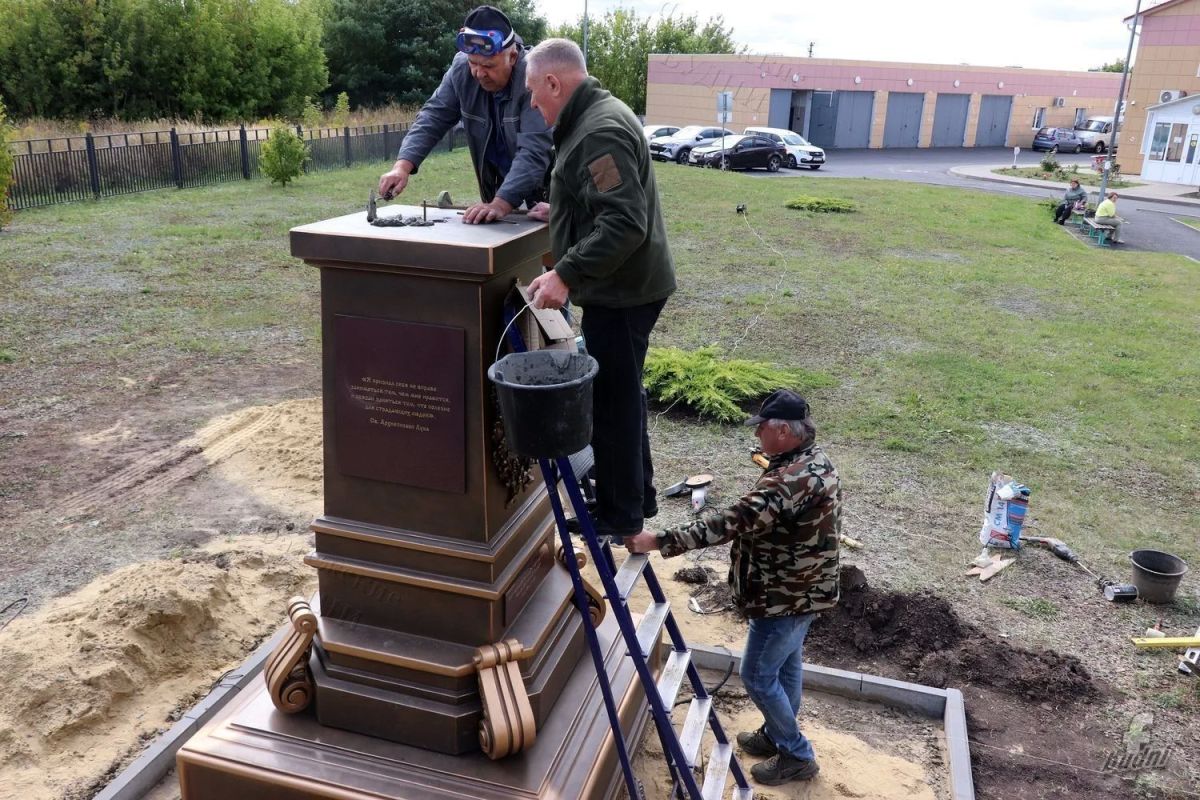 В сентябре этого года исполняется 10 лет со дня открытия нового здания Фатежской районной больницы имени Валентина Феликсовича Войно-Ясенецкого, Святого Луки В сентябре этого года исполняется 10 лет со дня открытия нового здания Фатежской районной больницы имени Валентина Феликсовича Войно-Ясенецкого, Святого Луки
