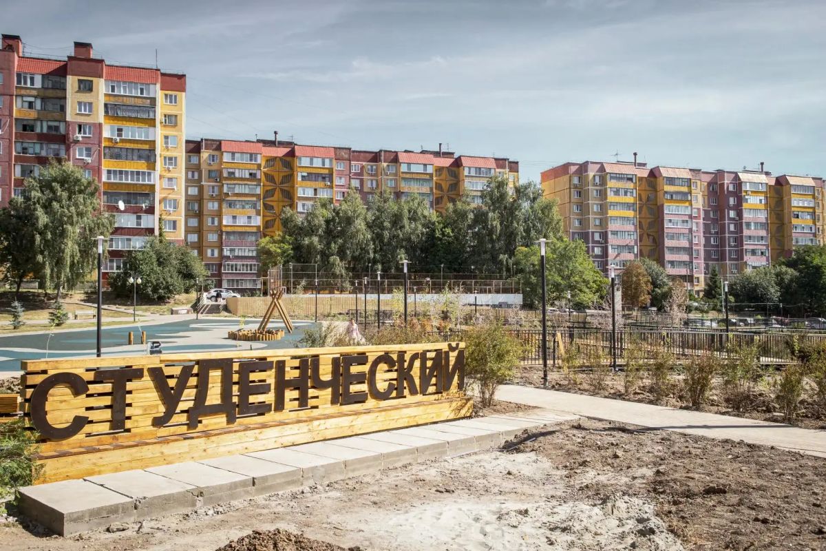 Завершается благоустройство сквера на улице Студенческой Завершается благоустройство сквера на улице Студенческой