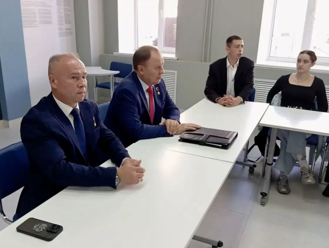 Герои России Сергей Липовой и Александр Головашкин встретились с курскими студентами Герои России Сергей Липовой и Александр Головашкин встретились с курскими студентами