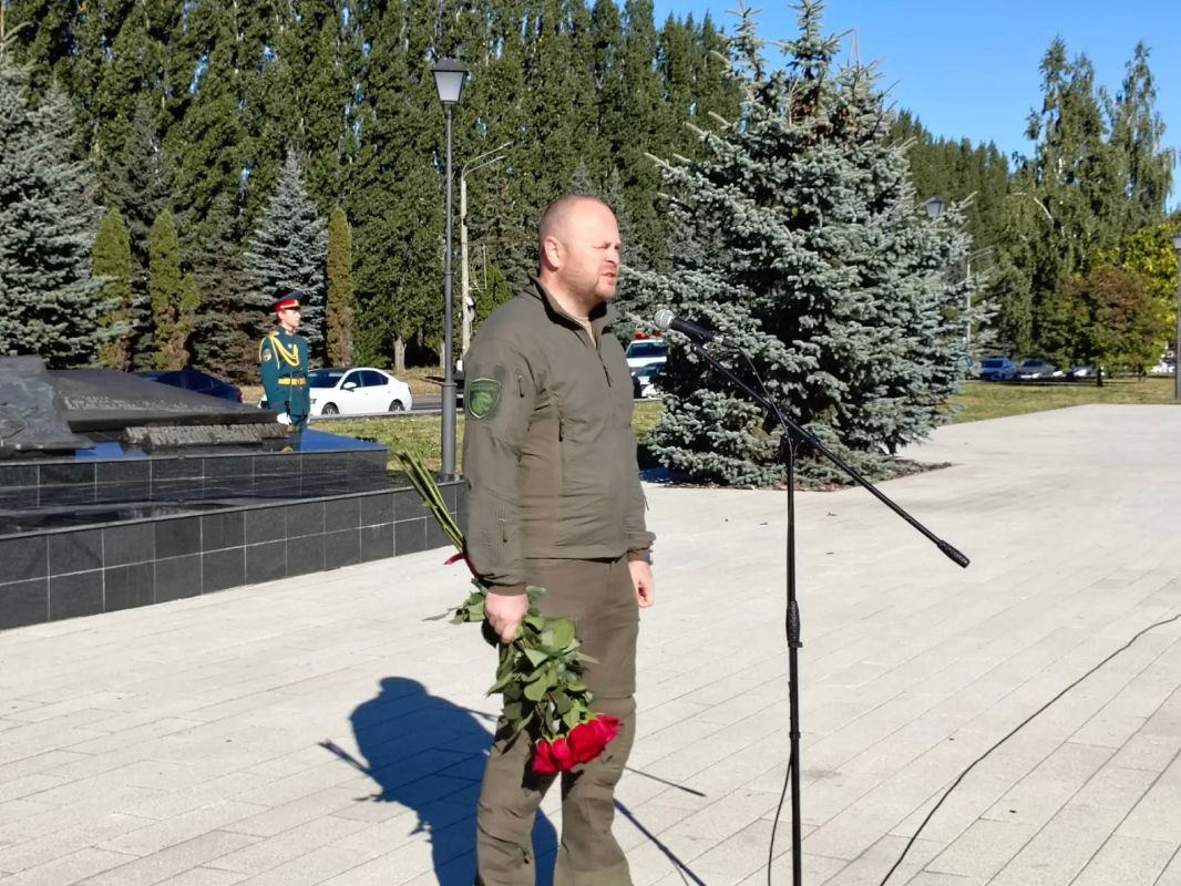 В Курске прошла акция «Десант Героев»: в регион с рабочим визитом приехали Герои России и СССР В Курске прошла акция «Десант Героев»: в регион с рабочим визитом приехали Герои России и СССР