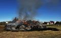 В поле под Курском сгорели 150 тюков сена