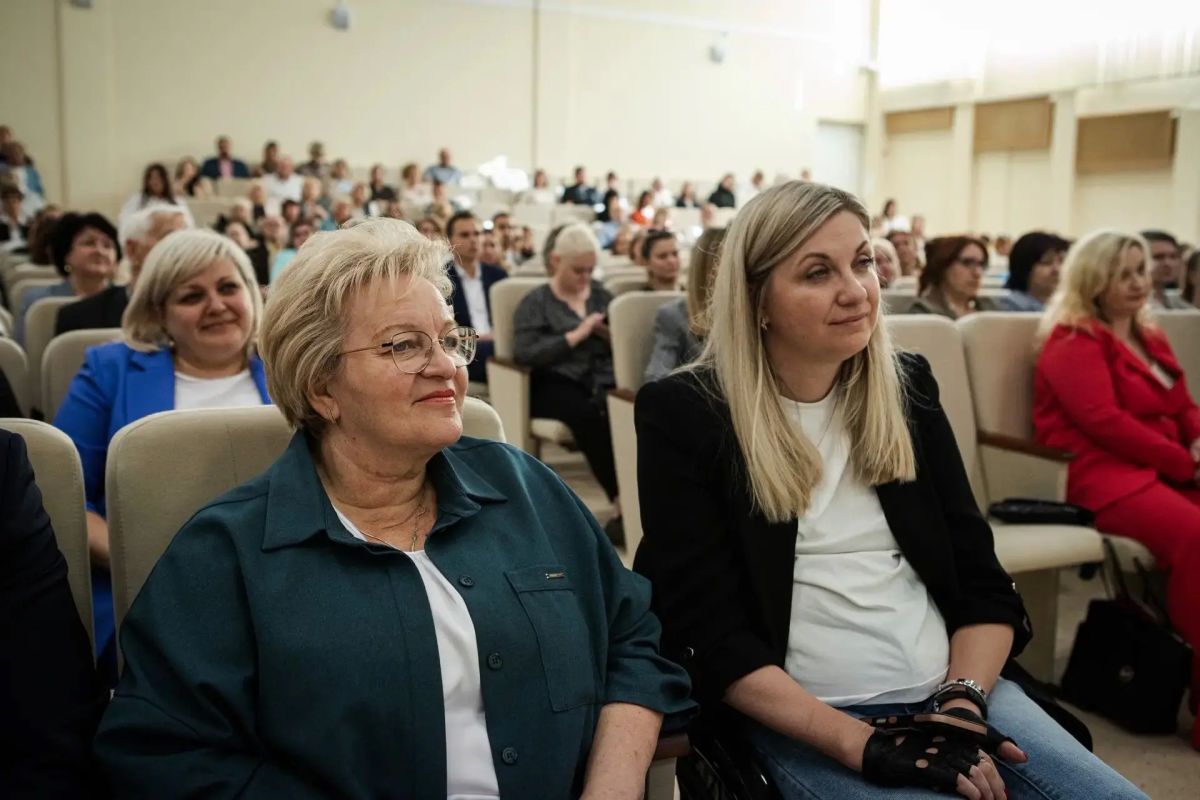 Вместе с губернатором Александром Хинштейном встретились с представителями актива Центрального округа Курска Вместе с губернатором Александром Хинштейном встретились с представителями актива Центрального округа Курска