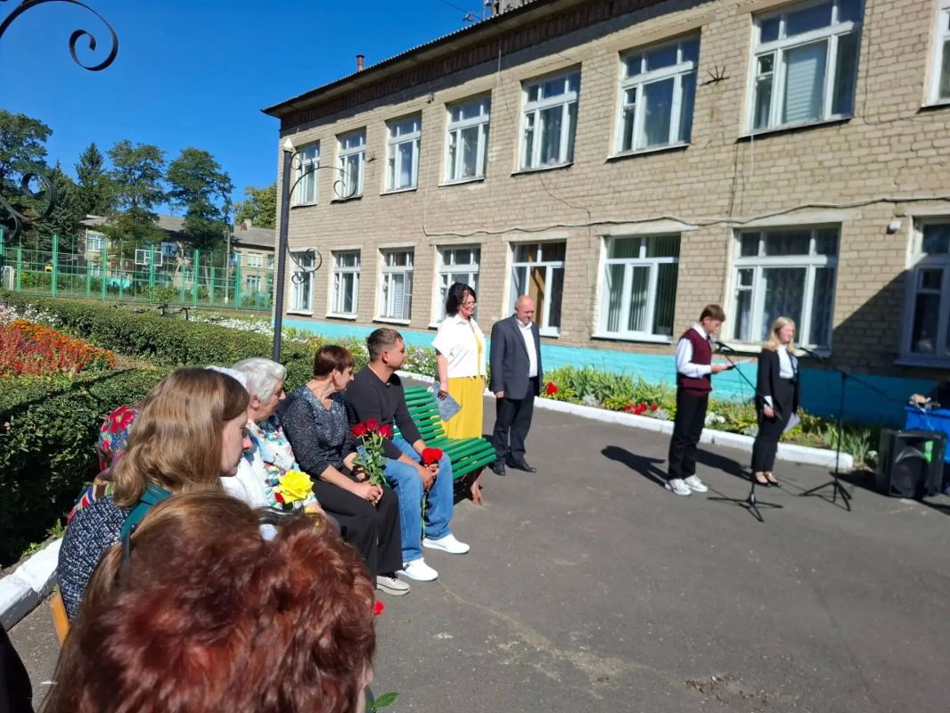 Сегодня в городе Щигры в торжественной тишине, наполненной светлой грустью и безмерной благодарностью, открыли мемориальную доску Афонину Павлу Александровичу — погибшему при выполнении боевых задач в зоне специальной... Сегодня в городе Щигры в торжественной тишине, наполненной светлой грустью и безмерной благодарностью, открыли мемориальную доску Афонину Павлу Александровичу — погибшему при выполнении боевых задач в зоне специальной...