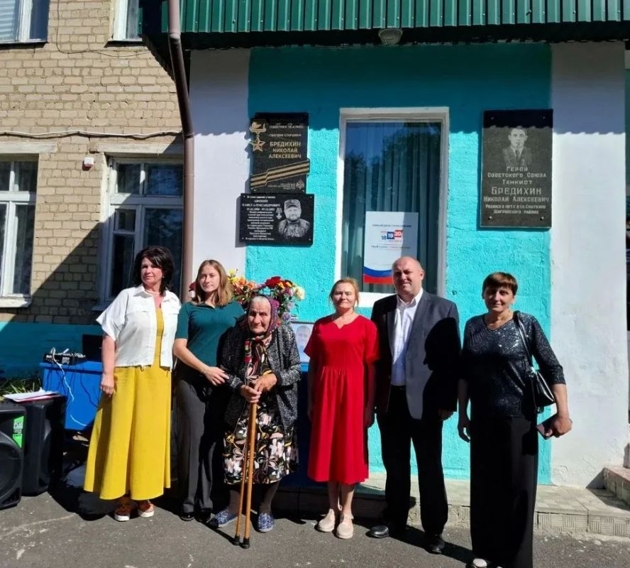 Сегодня в городе Щигры в торжественной тишине, наполненной светлой грустью и безмерной благодарностью, открыли мемориальную доску Афонину Павлу Александровичу — погибшему при выполнении боевых задач в зоне специальной... Сегодня в городе Щигры в торжественной тишине, наполненной светлой грустью и безмерной благодарностью, открыли мемориальную доску Афонину Павлу Александровичу — погибшему при выполнении боевых задач в зоне специальной...