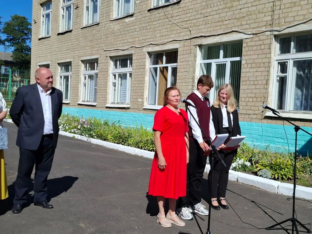 Сегодня в городе Щигры в торжественной тишине, наполненной светлой грустью и безмерной благодарностью, открыли мемориальную доску Афонину Павлу Александровичу — погибшему при выполнении боевых задач в зоне специальной... Сегодня в городе Щигры в торжественной тишине, наполненной светлой грустью и безмерной благодарностью, открыли мемориальную доску Афонину Павлу Александровичу — погибшему при выполнении боевых задач в зоне специальной...