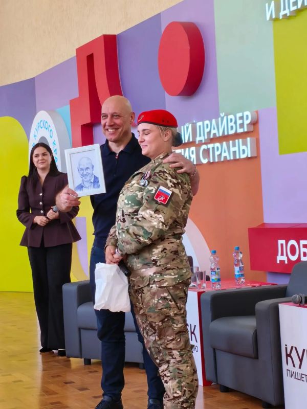 Певец Денис Майданов пообщался с курской молодёжью Певец Денис Майданов пообщался с курской молодёжью