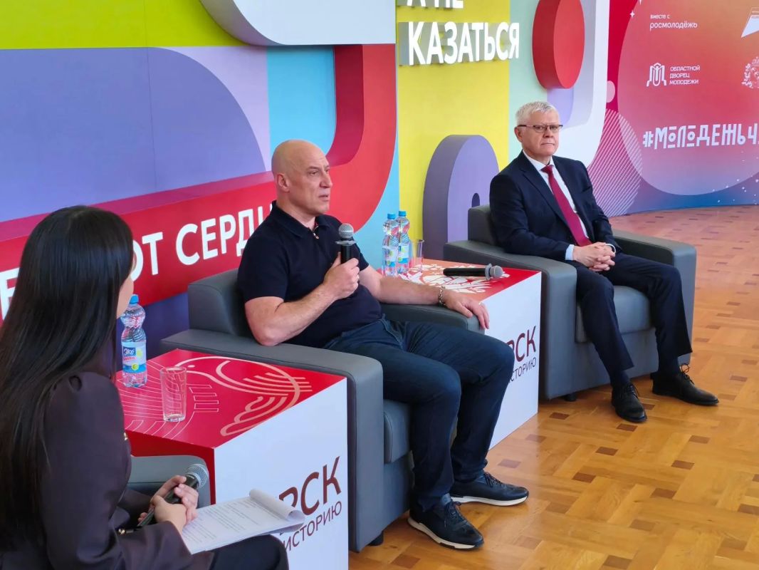 Певец Денис Майданов пообщался с курской молодёжью Певец Денис Майданов пообщался с курской молодёжью