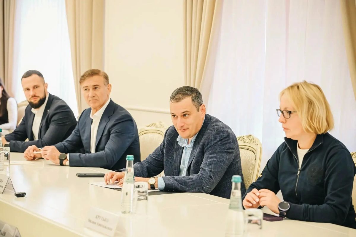 Легенды хоккея Вячеслав Фетисов и Алексей Касатонов приехали в Курск Легенды хоккея Вячеслав Фетисов и Алексей Касатонов приехали в Курск
