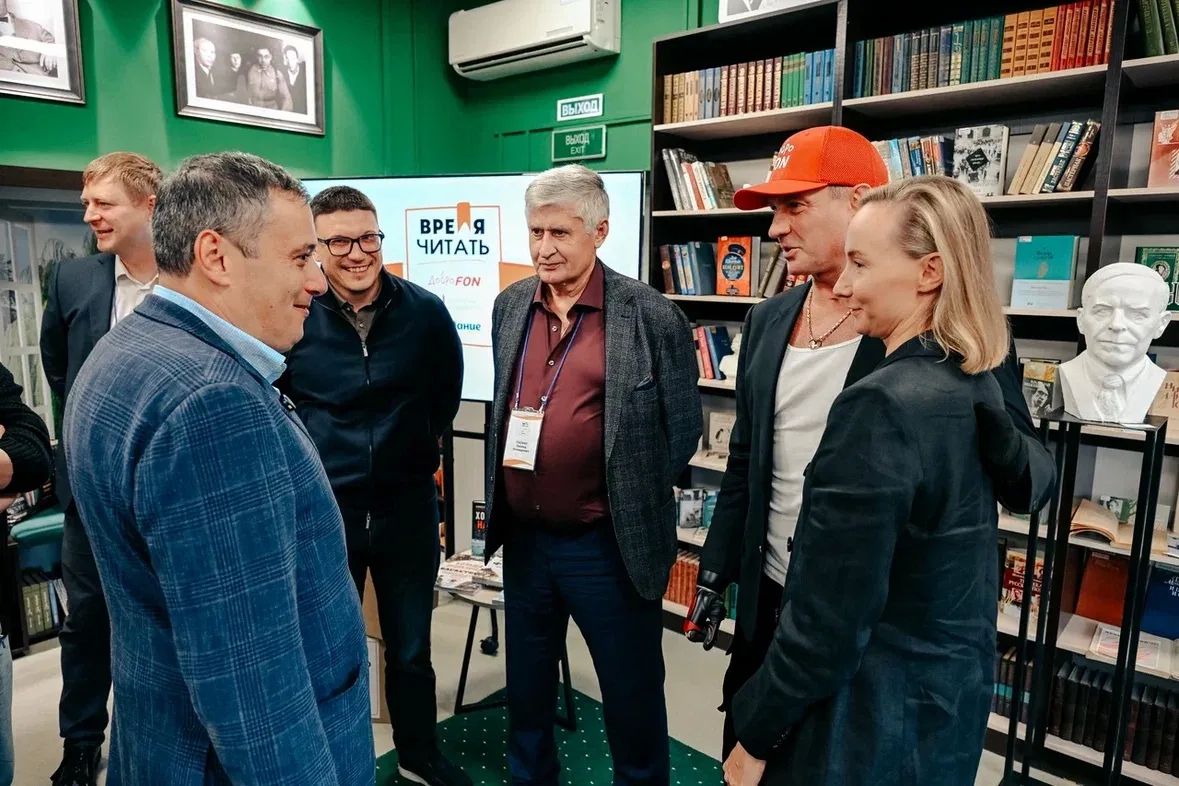 Александр Хинштейн: Больше 3,6 тыс. новых книг попадут на полки библиотек нашего региона! Сегодня сертификат на более чем 3 млн передал нам Российский книжный союз и благотворительная программа «ДоброFON» компании «ФОНБЕТ» Александр Хинштейн: Больше 3,6 тыс. новых книг попадут на полки библиотек нашего региона! Сегодня сертификат на более чем 3 млн передал нам Российский книжный союз и благотворительная программа «ДоброFON» компании «ФОНБЕТ»