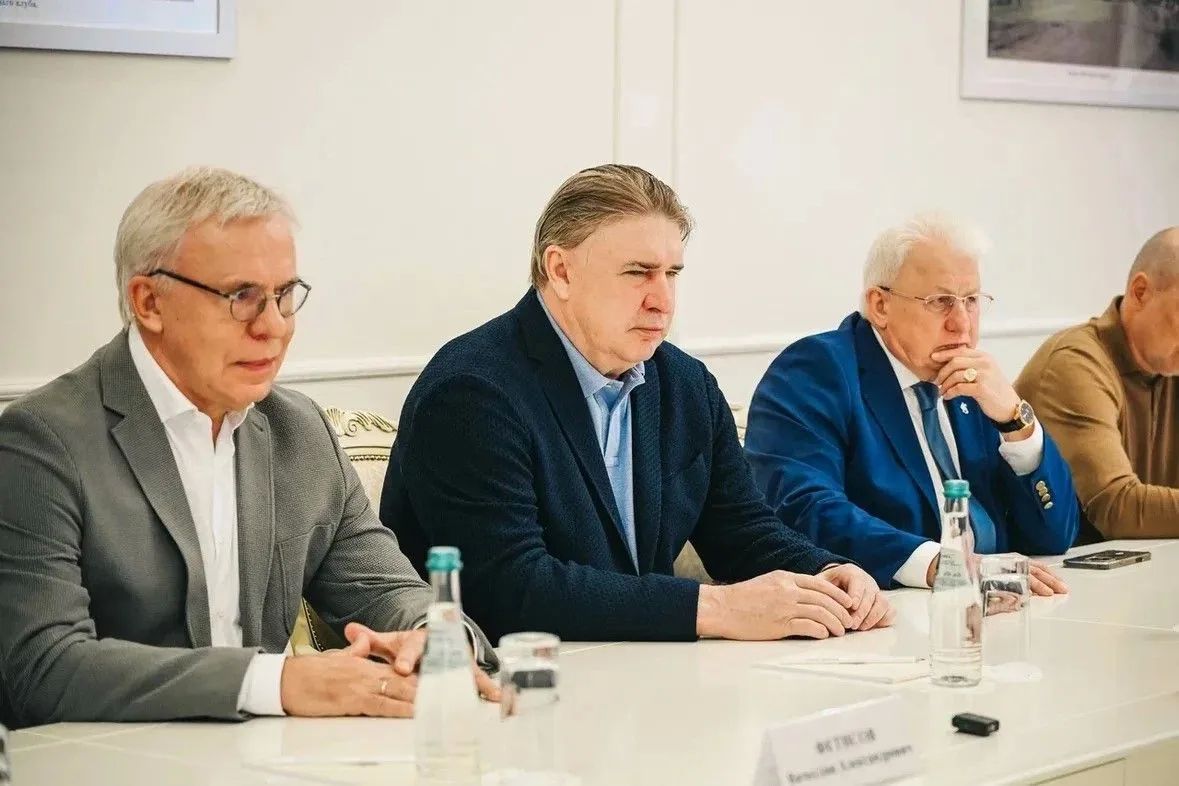Легенды хоккея Вячеслав Фетисов и Алексей Касатонов приехали в Курск Легенды хоккея Вячеслав Фетисов и Алексей Касатонов приехали в Курск
