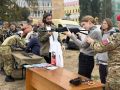 На «Огневом рубеже» посетители могли под руководством опытных инструкторов познакомиться с разборкой и сборкой автомата АК-74, а также попробовать свои силы в стрельбе из спортивной пневматики и стрельбе из арбалета