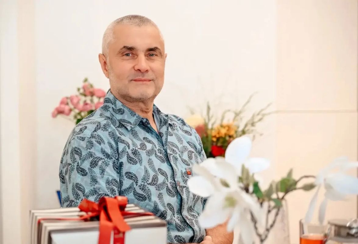 Александр Хинштейн поздравил с днем рождения отца Героя России Артура Лапшина Александр Хинштейн поздравил с днем рождения отца Героя России Артура Лапшина