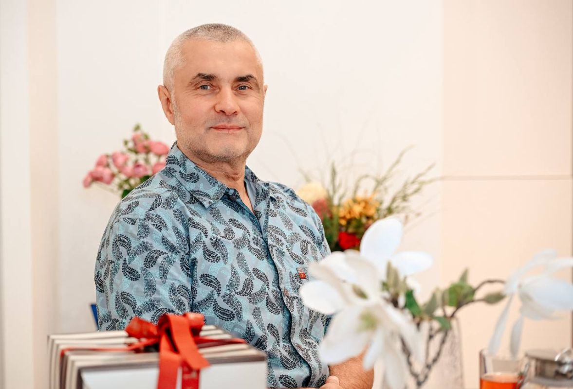 Александр Хинштейн: Поздравил с днём рождения Владимира Лапшина — отца Героя России Артура Лапшина, первого курянина, посмертно удостоенного «Золотой Звезды» на СВО Александр Хинштейн: Поздравил с днём рождения Владимира Лапшина — отца Героя России Артура Лапшина, первого курянина, посмертно удостоенного «Золотой Звезды» на СВО