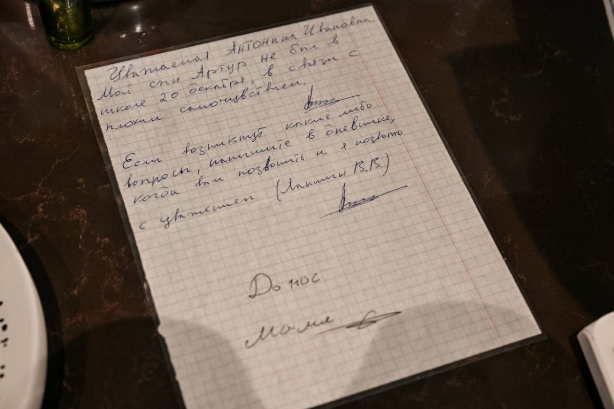 Александр Хинштейн: Поздравил с днём рождения Владимира Лапшина — отца Героя России Артура Лапшина, первого курянина, посмертно удостоенного «Золотой Звезды» на СВО Александр Хинштейн: Поздравил с днём рождения Владимира Лапшина — отца Героя России Артура Лапшина, первого курянина, посмертно удостоенного «Золотой Звезды» на СВО