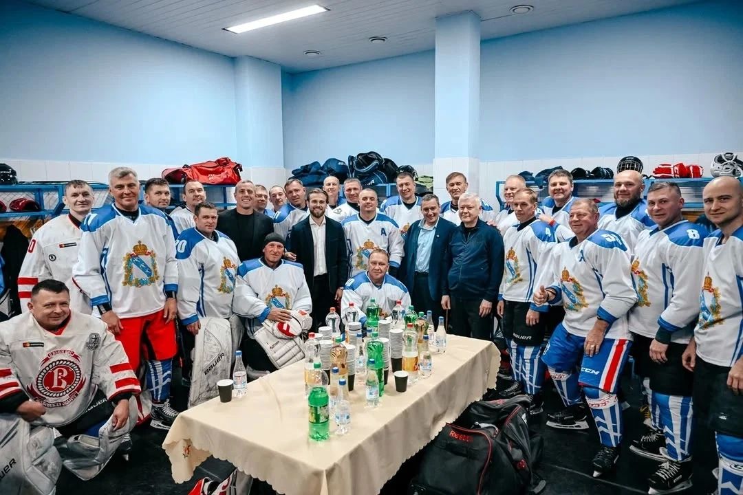 Легендарная игра с легендами хоккея Легендарная игра с легендами хоккея
