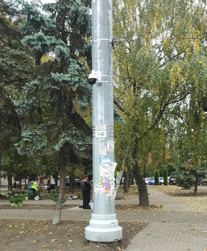 Друзья, в рамках поручений губернатора Александра Хинштецна, сегодня приступили к масштабной очистке нашего города от незаконной рекламы Друзья, в рамках поручений губернатора Александра Хинштецна, сегодня приступили к масштабной очистке нашего города от незаконной рекламы