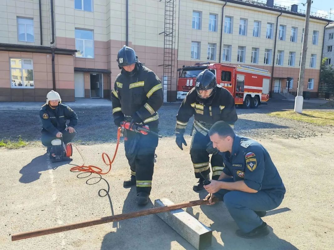 В курской школе №10 провели учебную пожарную эвакуацию В курской школе №10 провели учебную пожарную эвакуацию