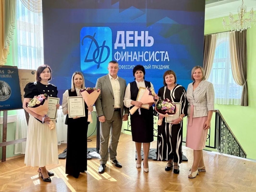 В День финансиста в Курской области чествовали работников финансовой сферы — специалистов, обеспечивающих стабильность бюджетной системы муниципалитета