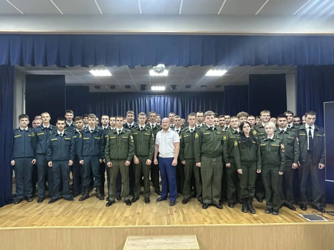 Прокурор Сеймского административного округа провел встречу с учащимися колледжа по вопросам противодействия коррупции Прокурор Сеймского административного округа провел встречу с учащимися колледжа по вопросам противодействия коррупции
